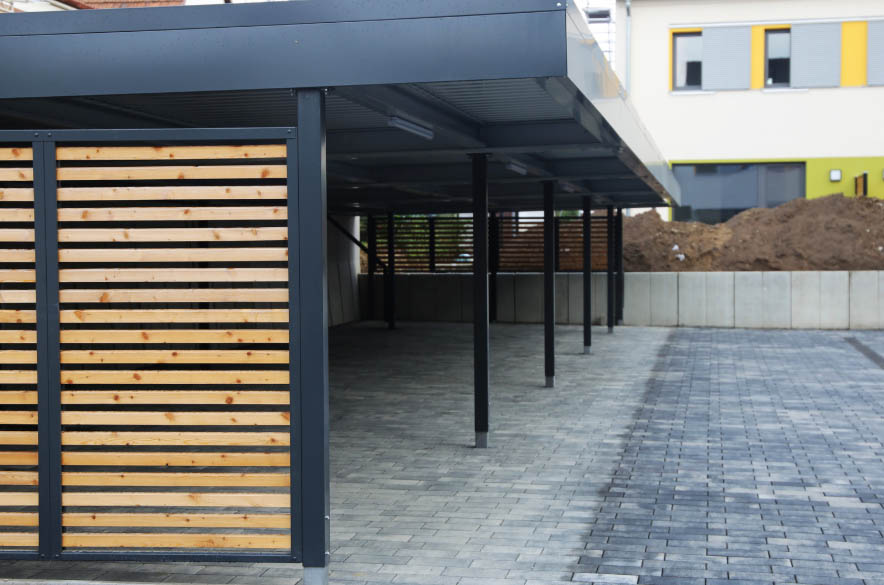 Facility Manager bei der technischen Betreuung einer Wohnanlage